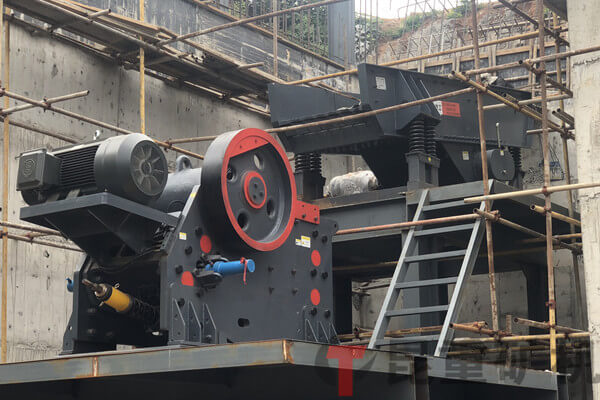 歐版顎式破碎機現(xiàn)場